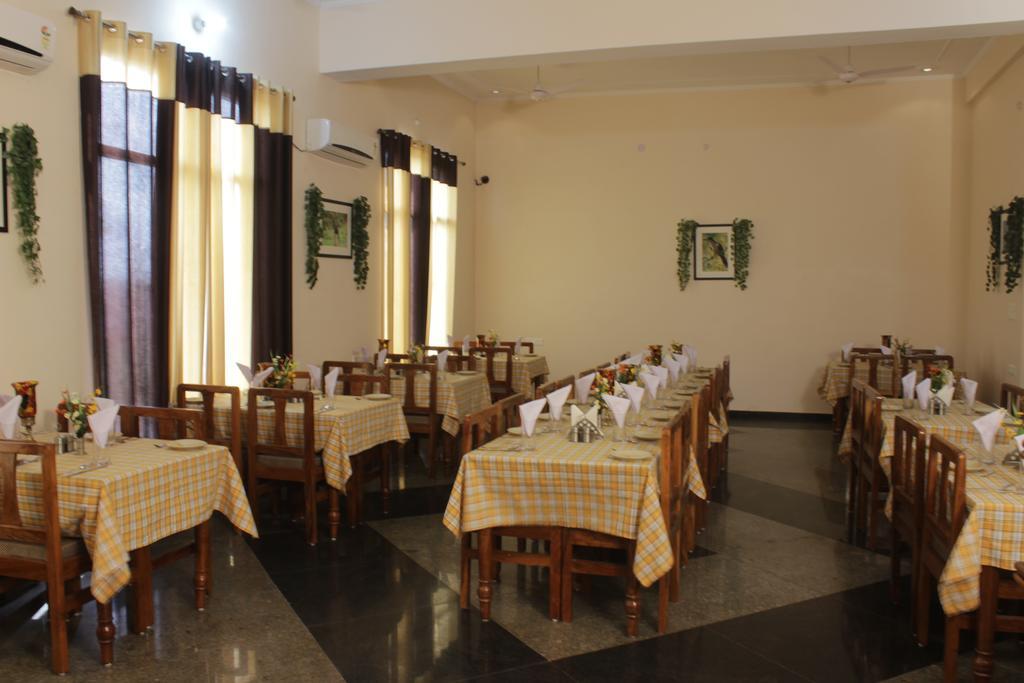 Geetanjali Hotel & Motel Bharatpur Ngoại thất bức ảnh